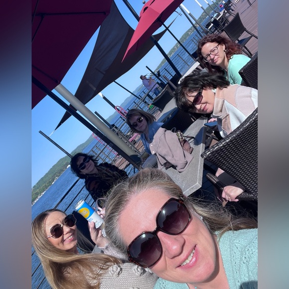 Meet your Posher, Natasha - Picture 3 of 10